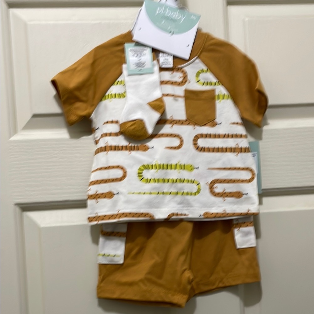 pl.baby Mustard yellow snake print top/shorts/socks set (sz 3 mo).